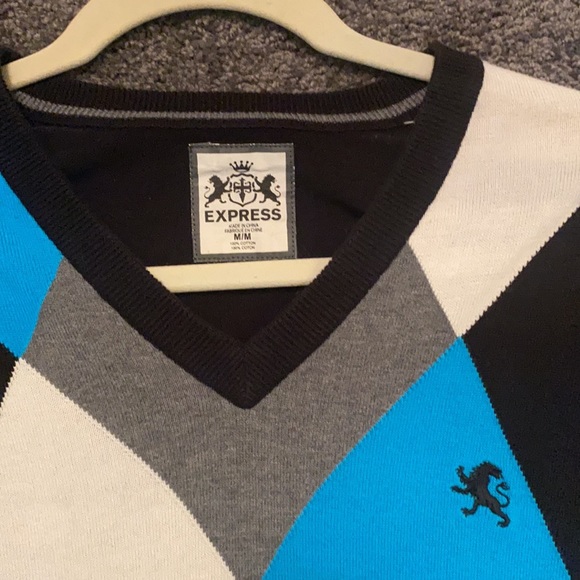 Express Sweater. Medium. - Picture 2 of 2